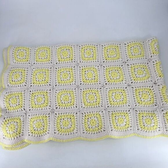 Vintage Handmade Large Afghan Blanket Yellow & White Camp Adirondack rustic 42 x - Picture 8 of 12
